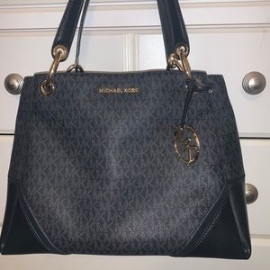 Michael Kors Black Nicole Shoulder bag